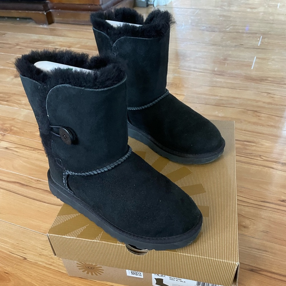 Black Bailey Button UGG boots